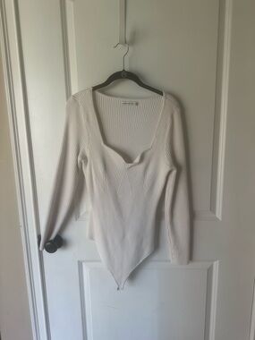 Xxl Abercrombie & Fitch Ribbed Scoop-Neck Bodysuit in Off-White